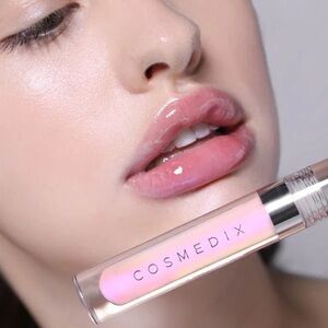 COSMEDIX LUMI CRYSTAL
LIP HYDRATOR
NATURALLYBYSTEVICHRISTINE
